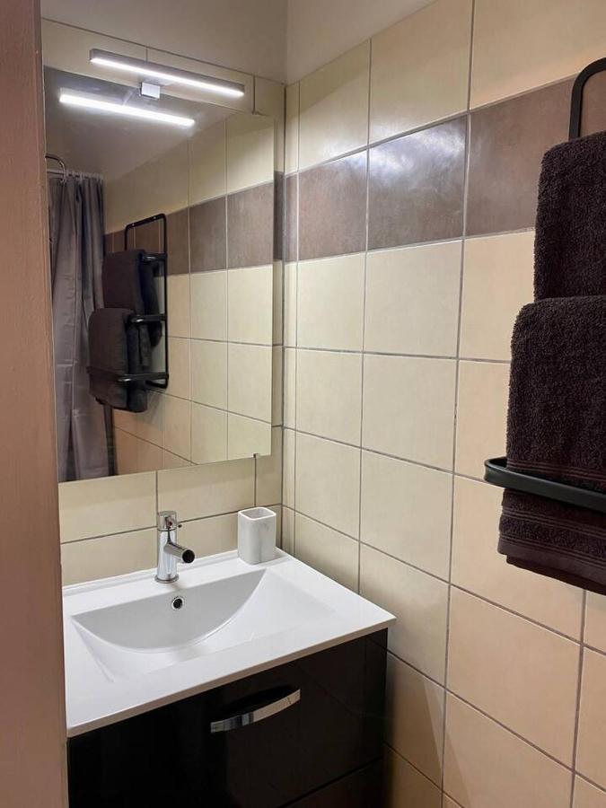 Accueillant Petit T2 Coeur De Centre Ville Lezignan-Corbieres Ngoại thất bức ảnh